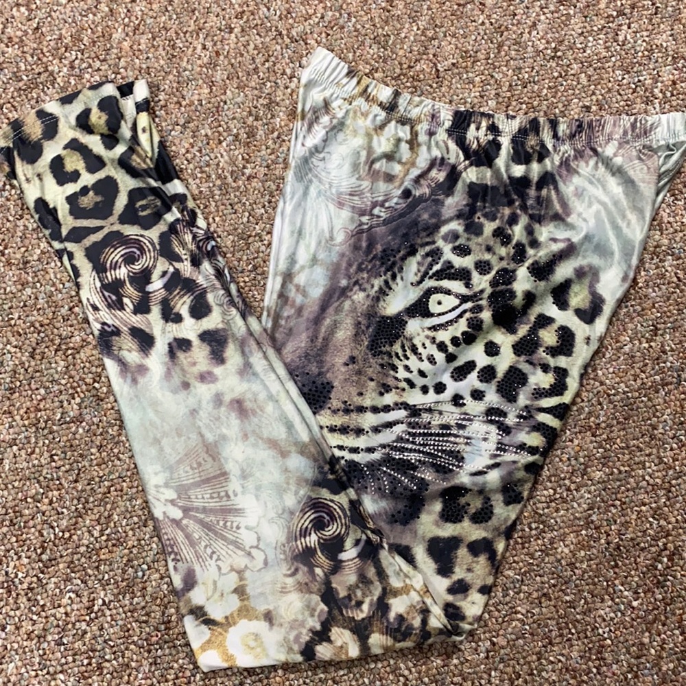 E&K leopard pattern leggings with beads. Size L /XL